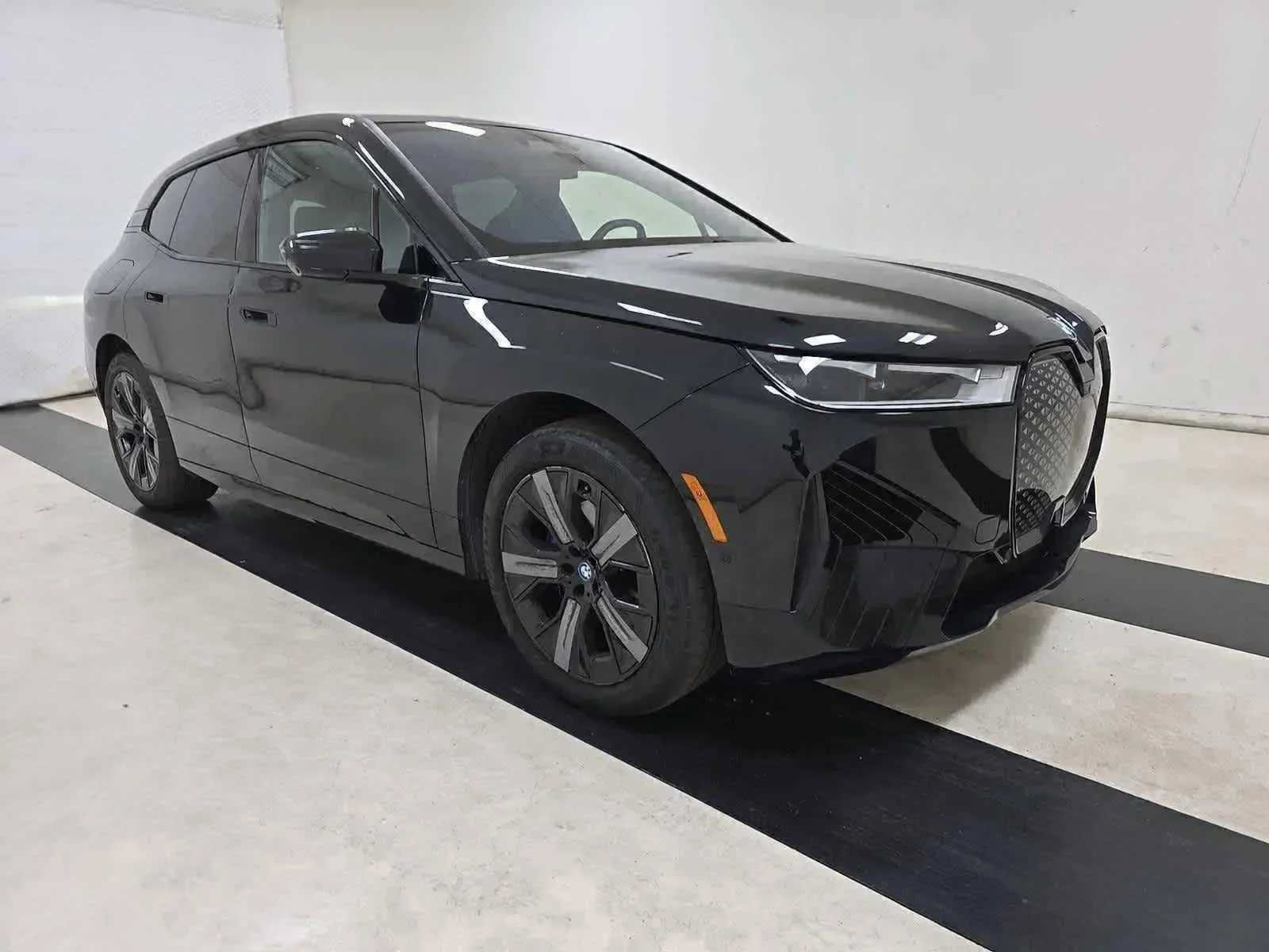 Used 2024 BMW iX xDrive50 w/ Premium Package AWD/4WD image 3