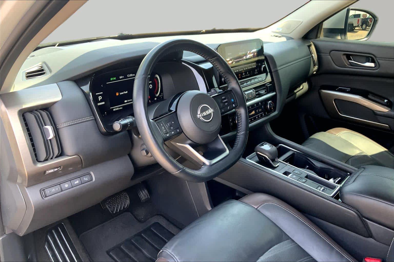 Used 2024 Nissan Pathfinder Platinum FWD image 18