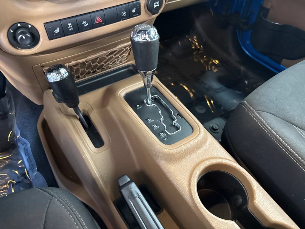 Used 2016 Jeep Wrangler Unlimited Sahara w/ Connectivity Group AWD/4WD image 17