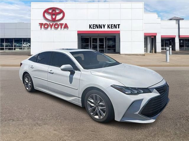 Used 2022 Toyota Avalon XLE w/ Moonroof Package FWD image 1