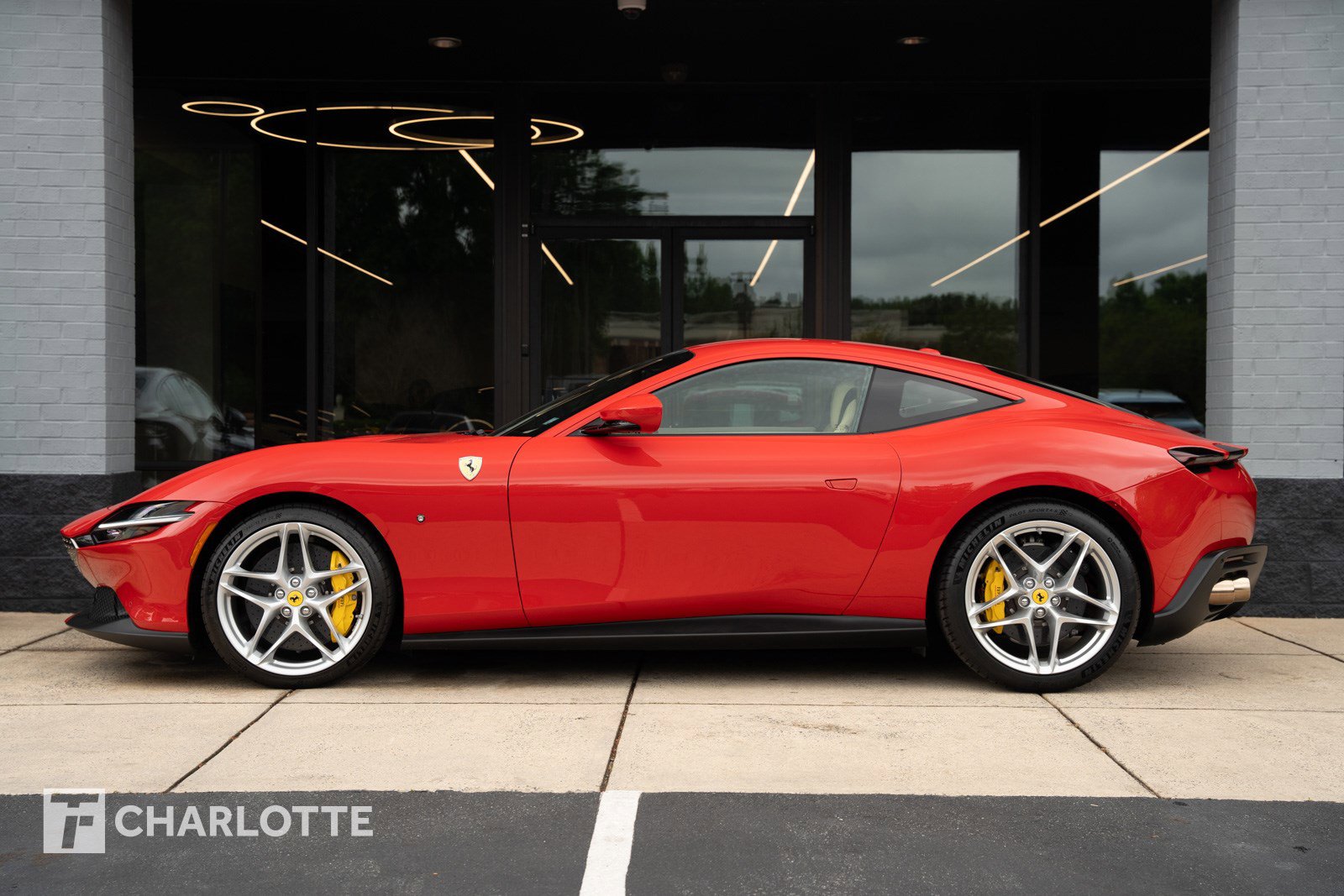 Used 2022 Ferrari Roma RWD image 9