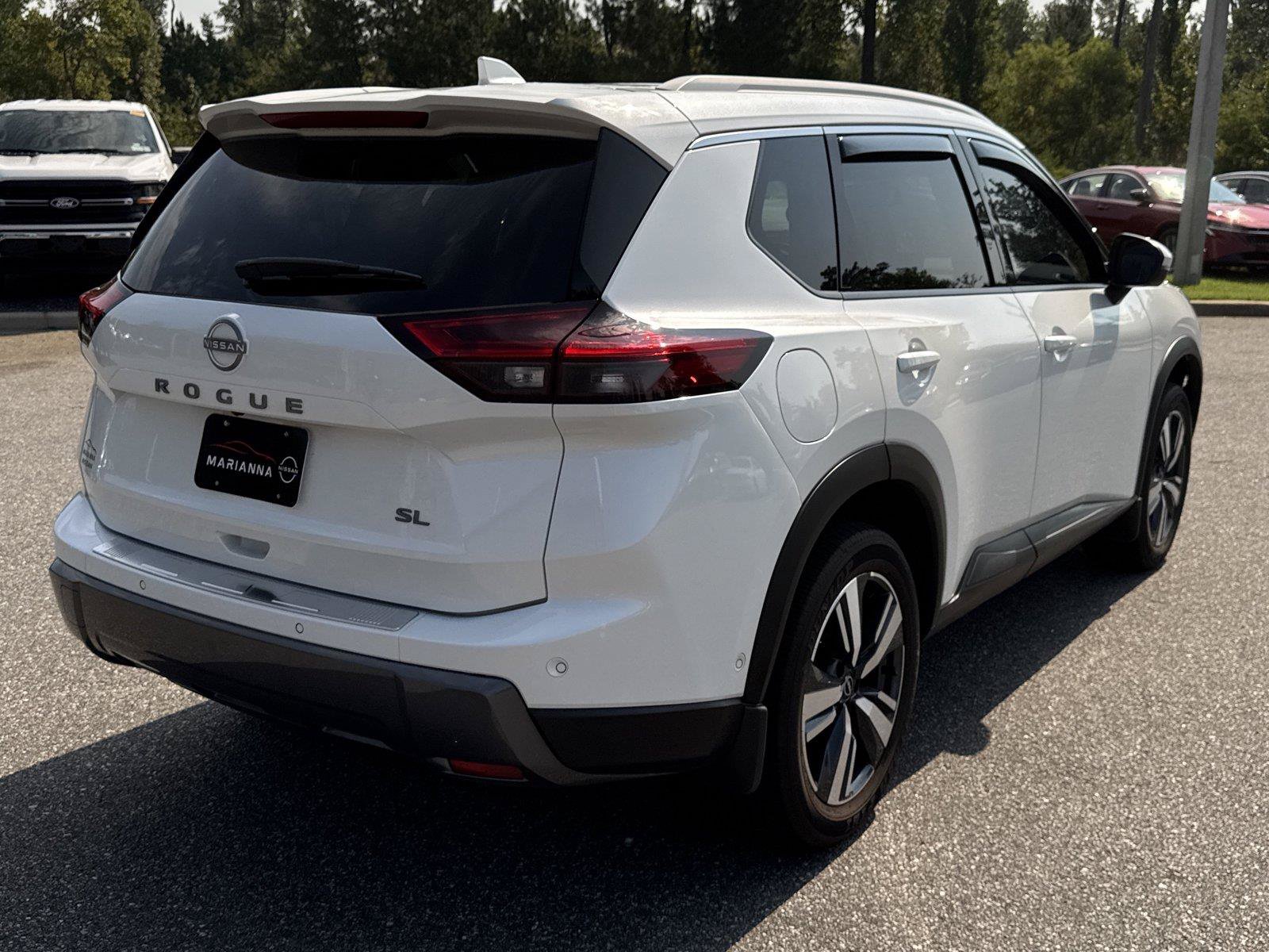 Used 2025 Nissan Rogue SL w/ SL Premium Package FWD image 3