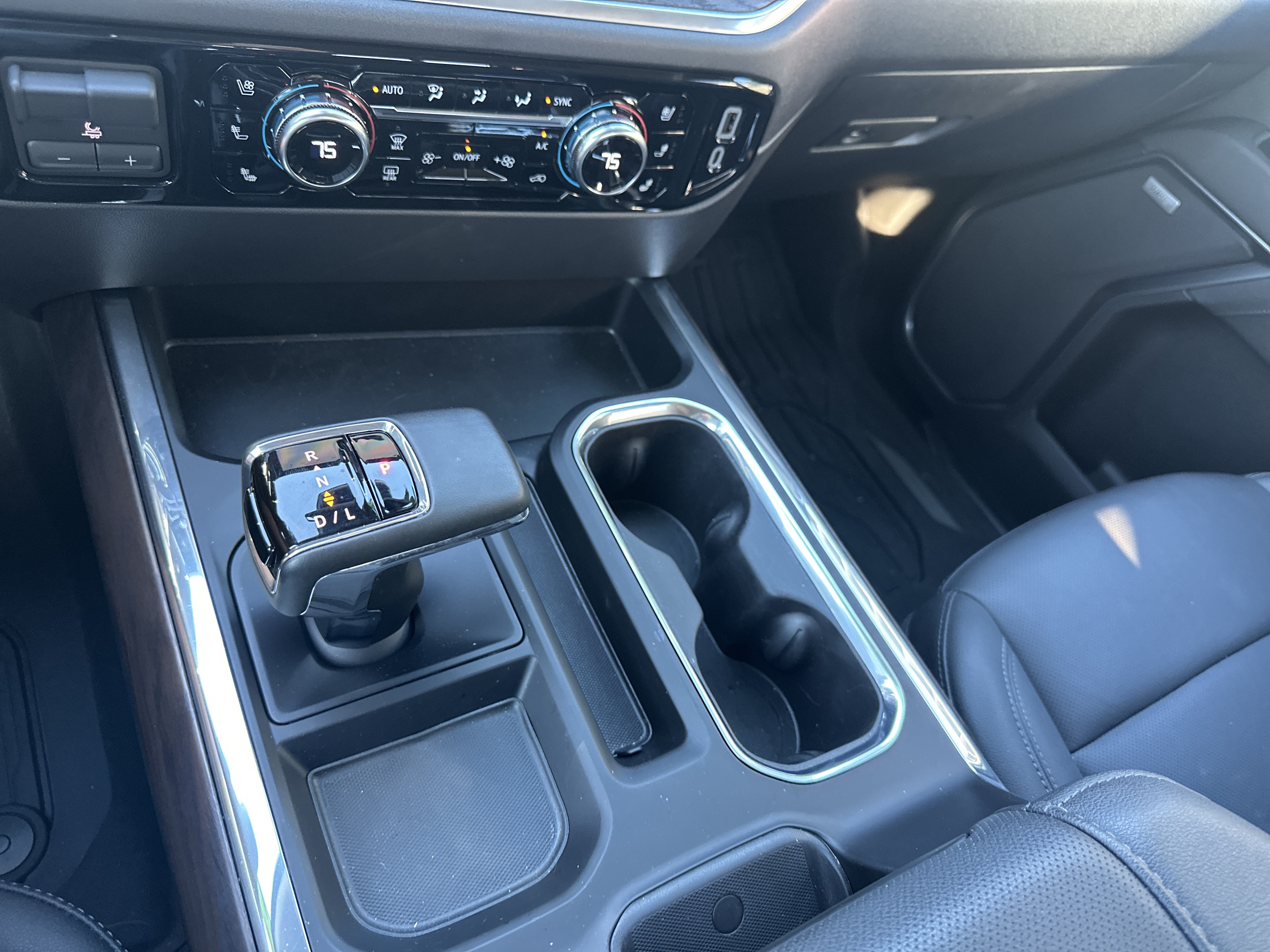 Used 2026 GMC Sierra 1500 SLT w/ SLT Premium Plus Package AWD/4WD image 18