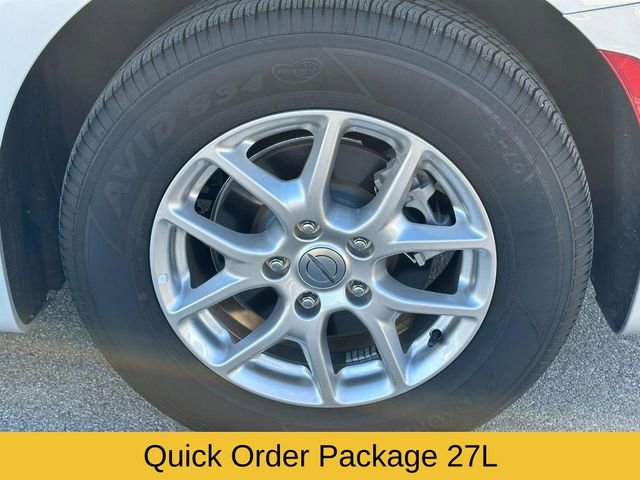 Used 2024 Chrysler Pacifica Touring-L image 6