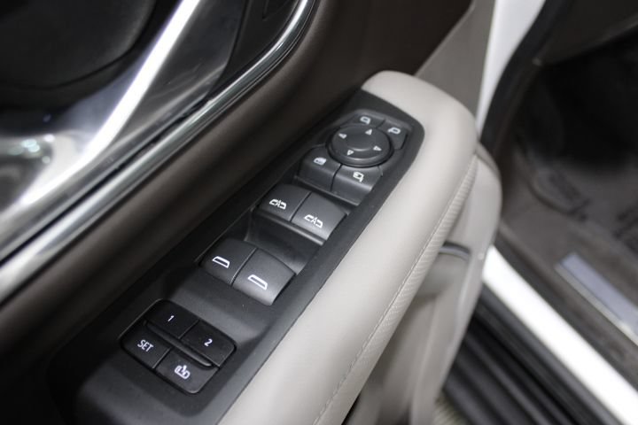 Used 2021 GMC Yukon SLT w/ SLT Premium Package AWD/4WD image 19