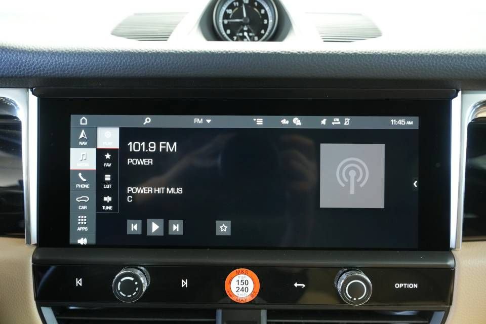 Certified 2026 Porsche Macan AWD/4WD image 18