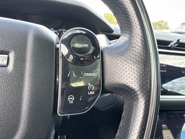Used 2018 Land Rover Range Rover Velar R-Dynamic SE AWD/4WD image 12