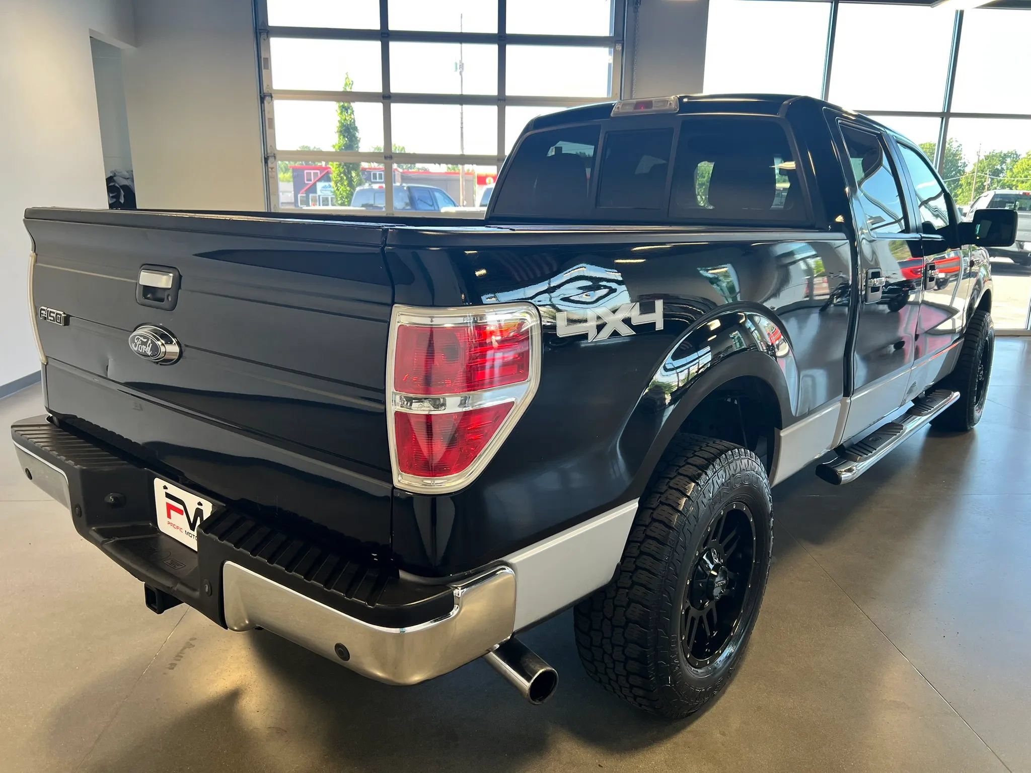 Used 2011 Ford F150 XLT w/ XLT Chrome Pkg AWD/4WD image 7