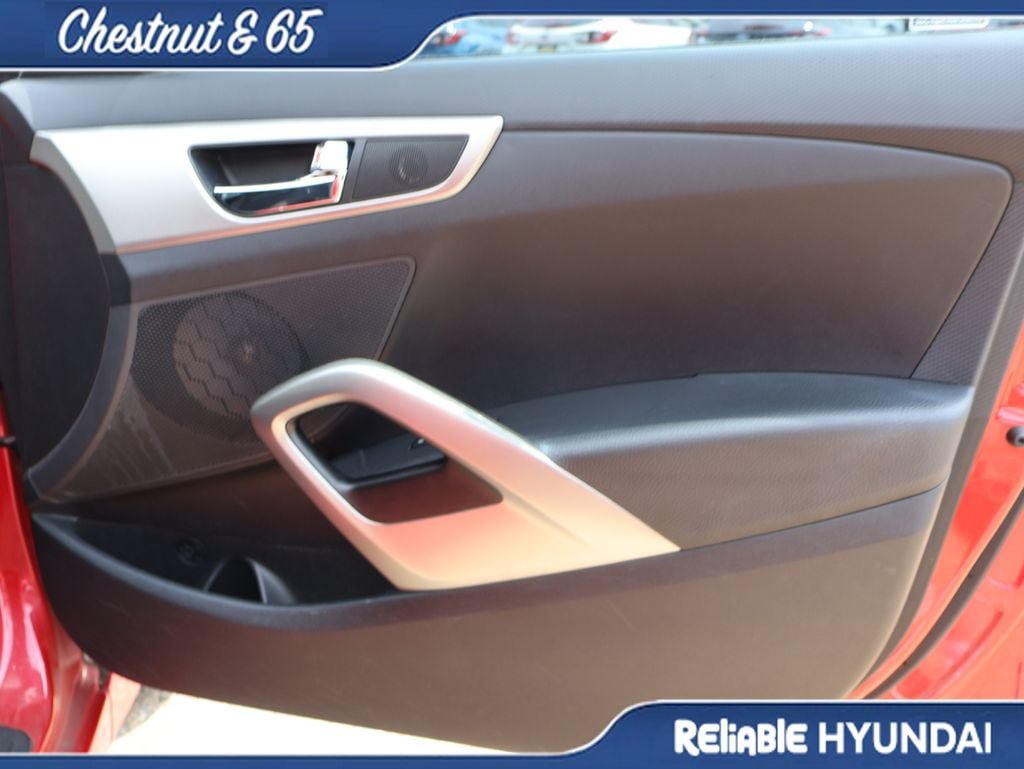 Used 2016 Hyundai Veloster FWD image 9