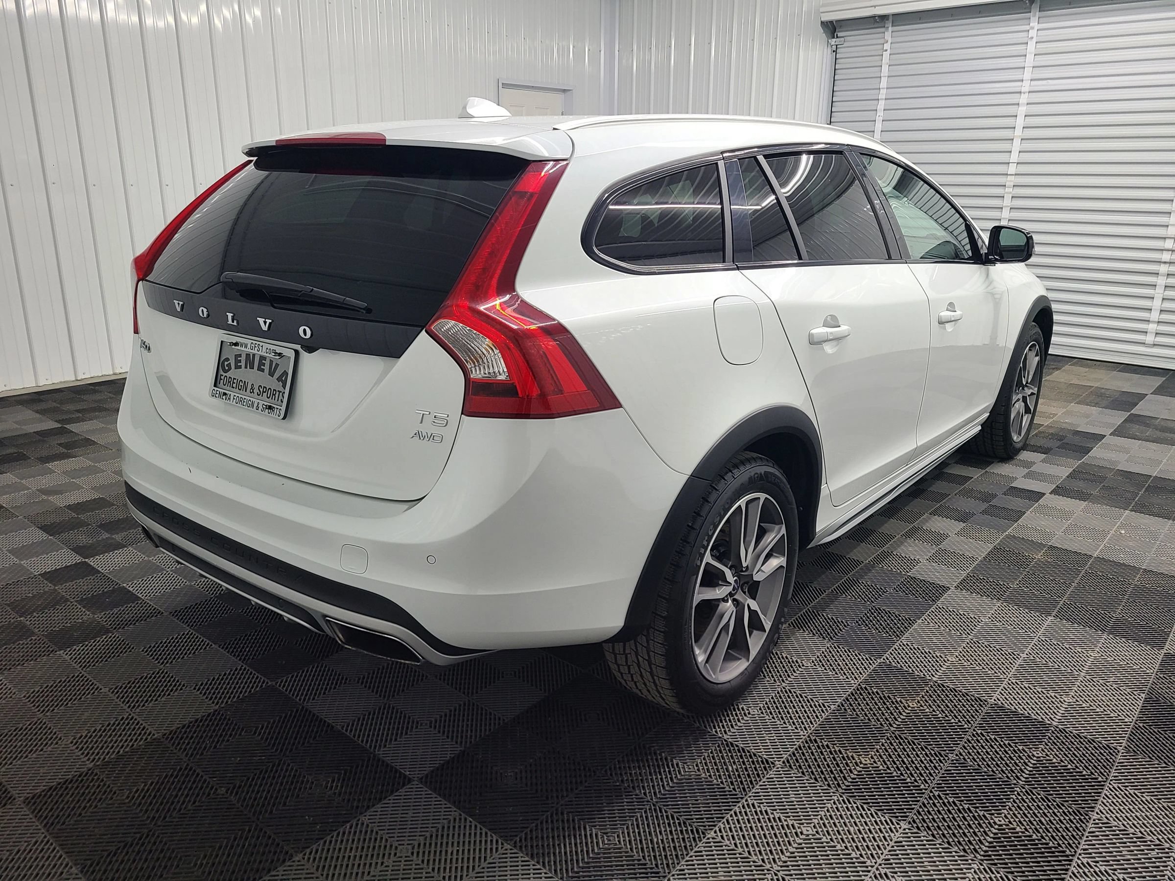 Used 2018 Volvo V60 T5 Cross Country w/ Convenience Package AWD/4WD image 11