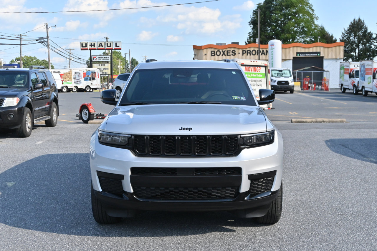 Used 2024 Jeep Grand Cherokee L Laredo image 5