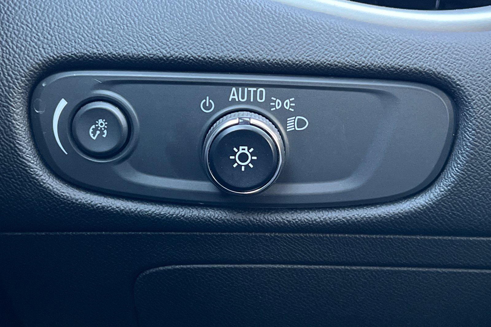 Used 2022 Chevrolet Malibu LT image 36