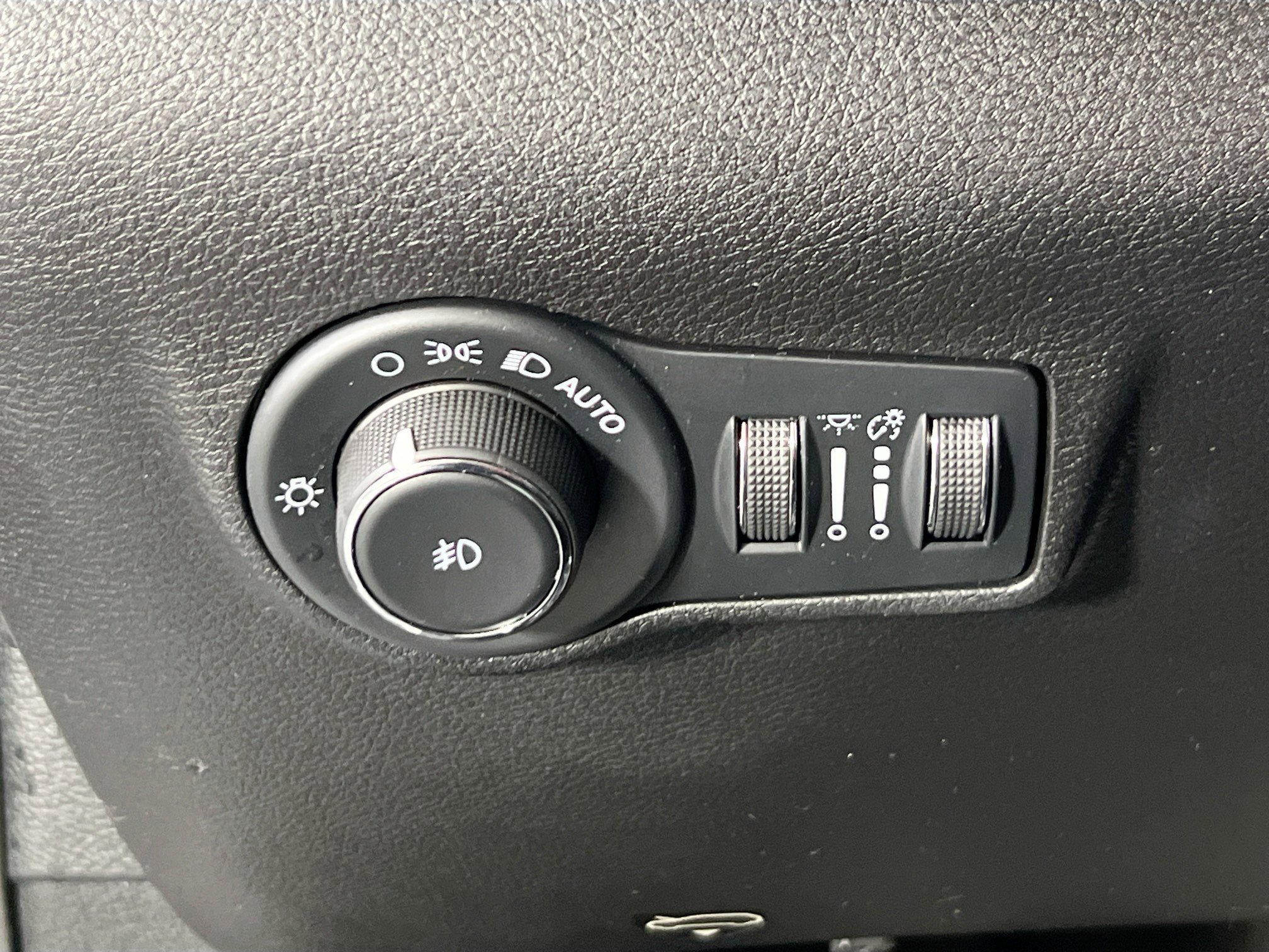 Used 2022 Jeep Compass Latitude w/ Sun and Sound Group AWD/4WD image 10