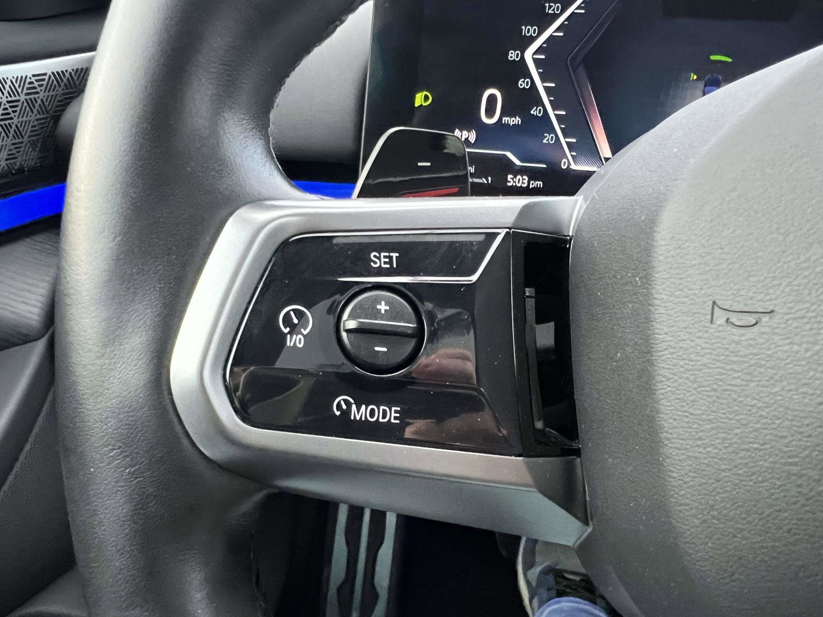 Used 2024 BMW 540i xDrive w/ Premium Package image 27