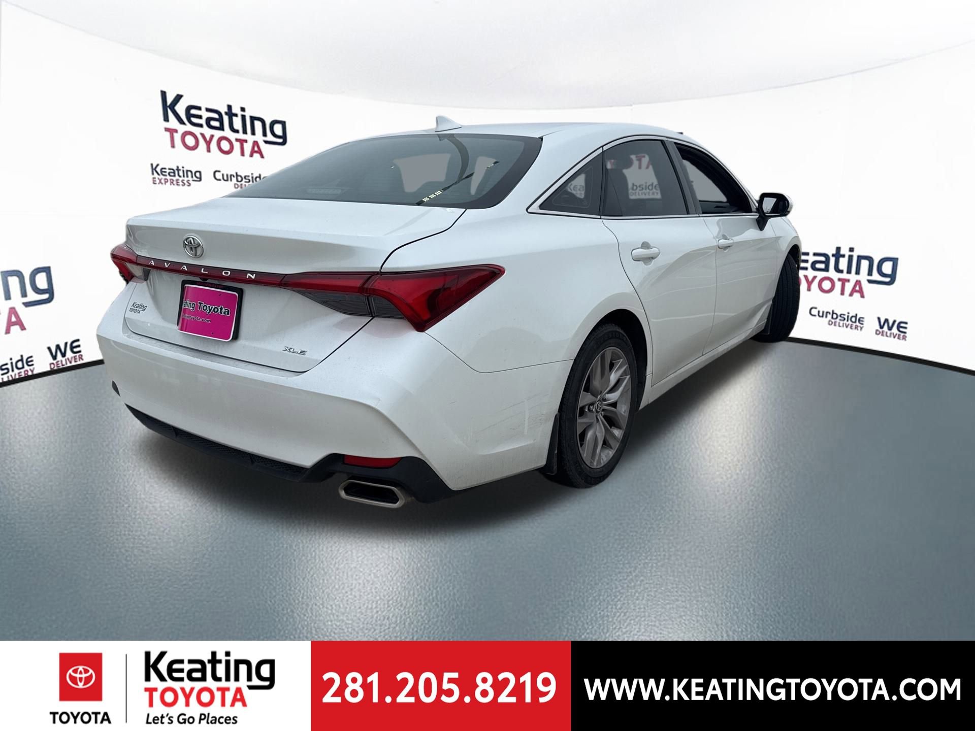 Used 2022 Toyota Avalon XLE image 3