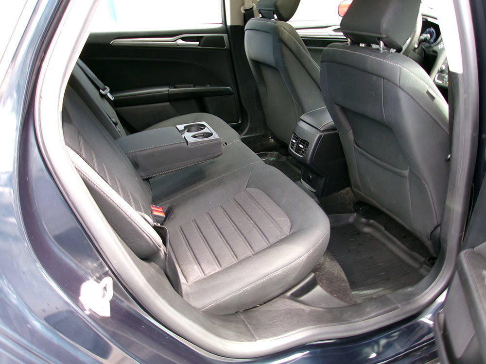Used 2020 Ford Fusion SE FWD image 10