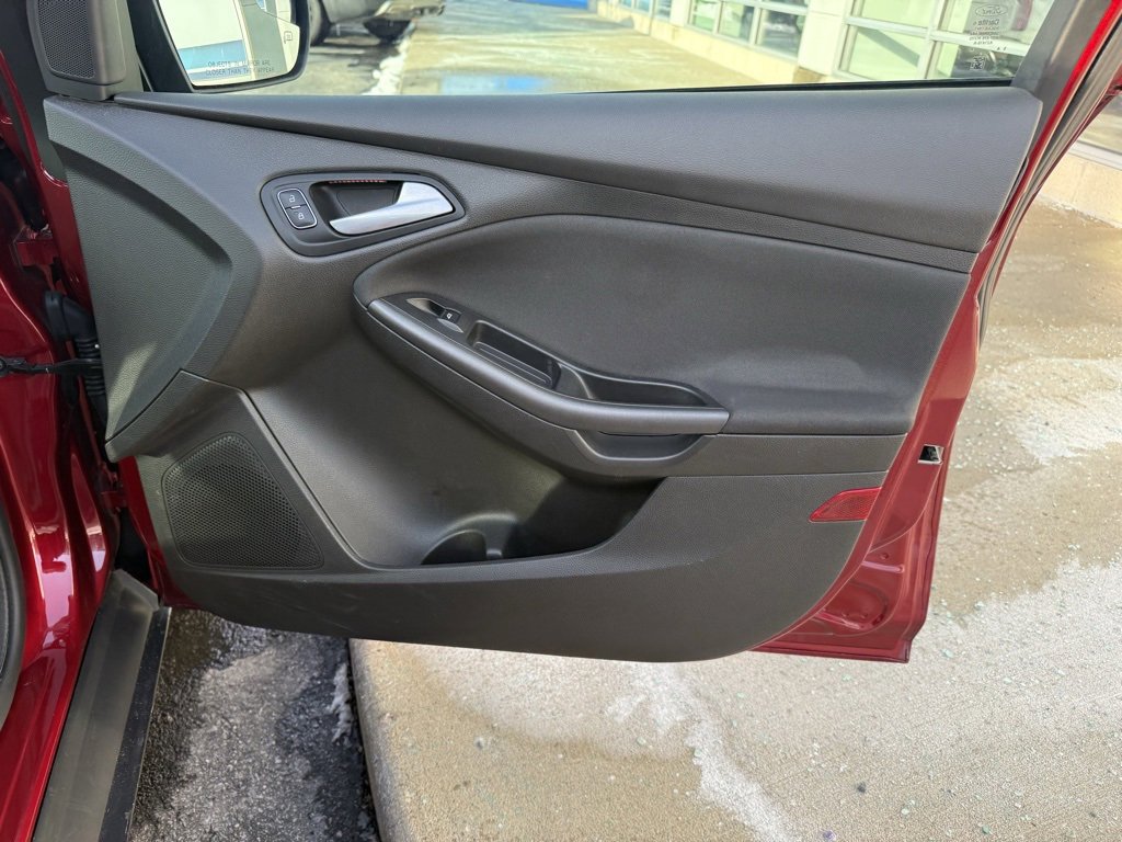 Used 2016 Ford Focus SE w/ Equipment Group 201A image 43