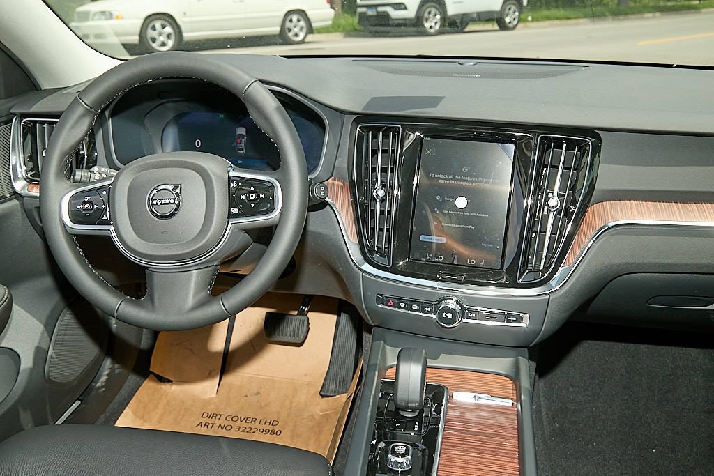 New 2026 Volvo V60 B5 Cross Country Plus w/ Climate Package AWD/4WD image 25
