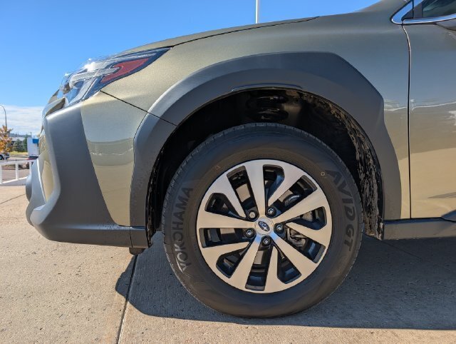 Used 2025 Subaru Outback Premium AWD/4WD image 11