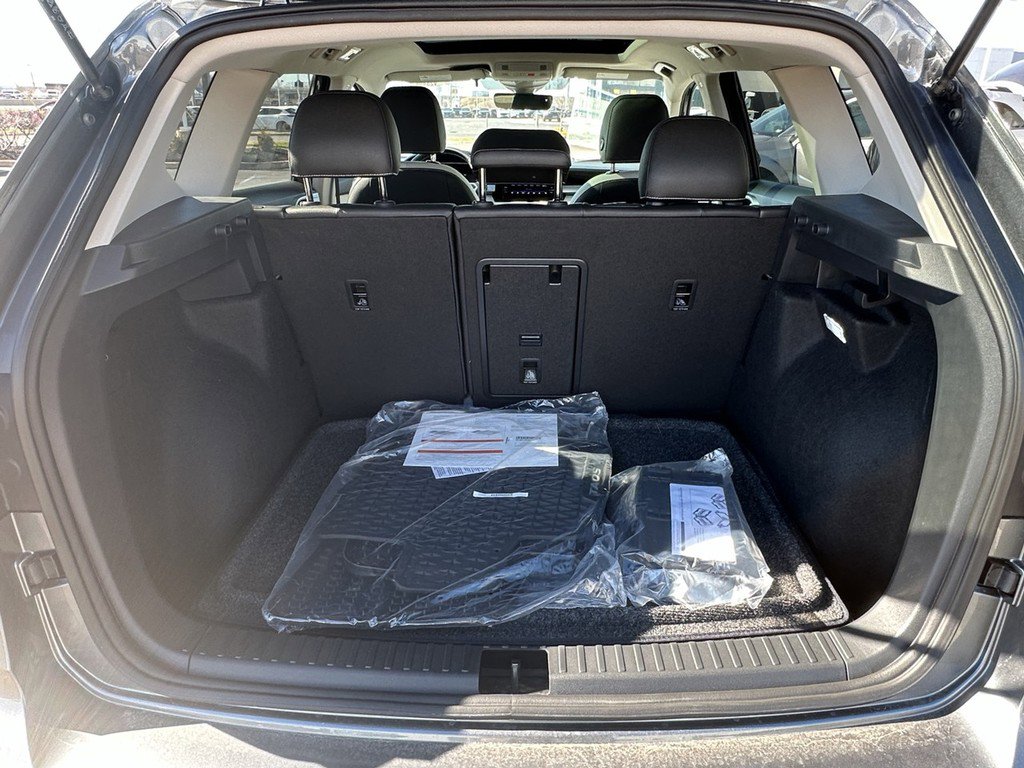 New 2025 Volkswagen Taos SE image 4