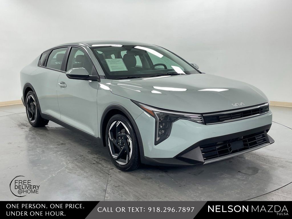 Used 2025 Kia K4 EX image 4