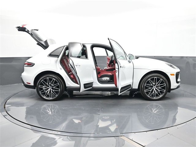 New 2026 Porsche Macan image 37