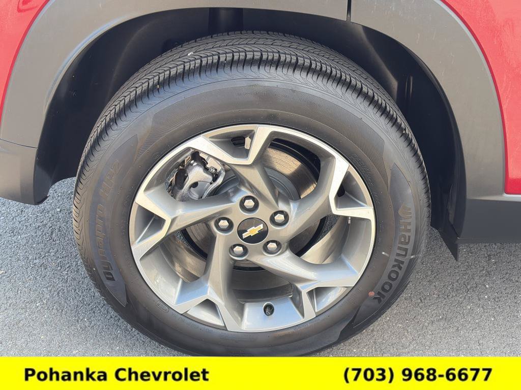Used 2025 Chevrolet Trax LT FWD image 30