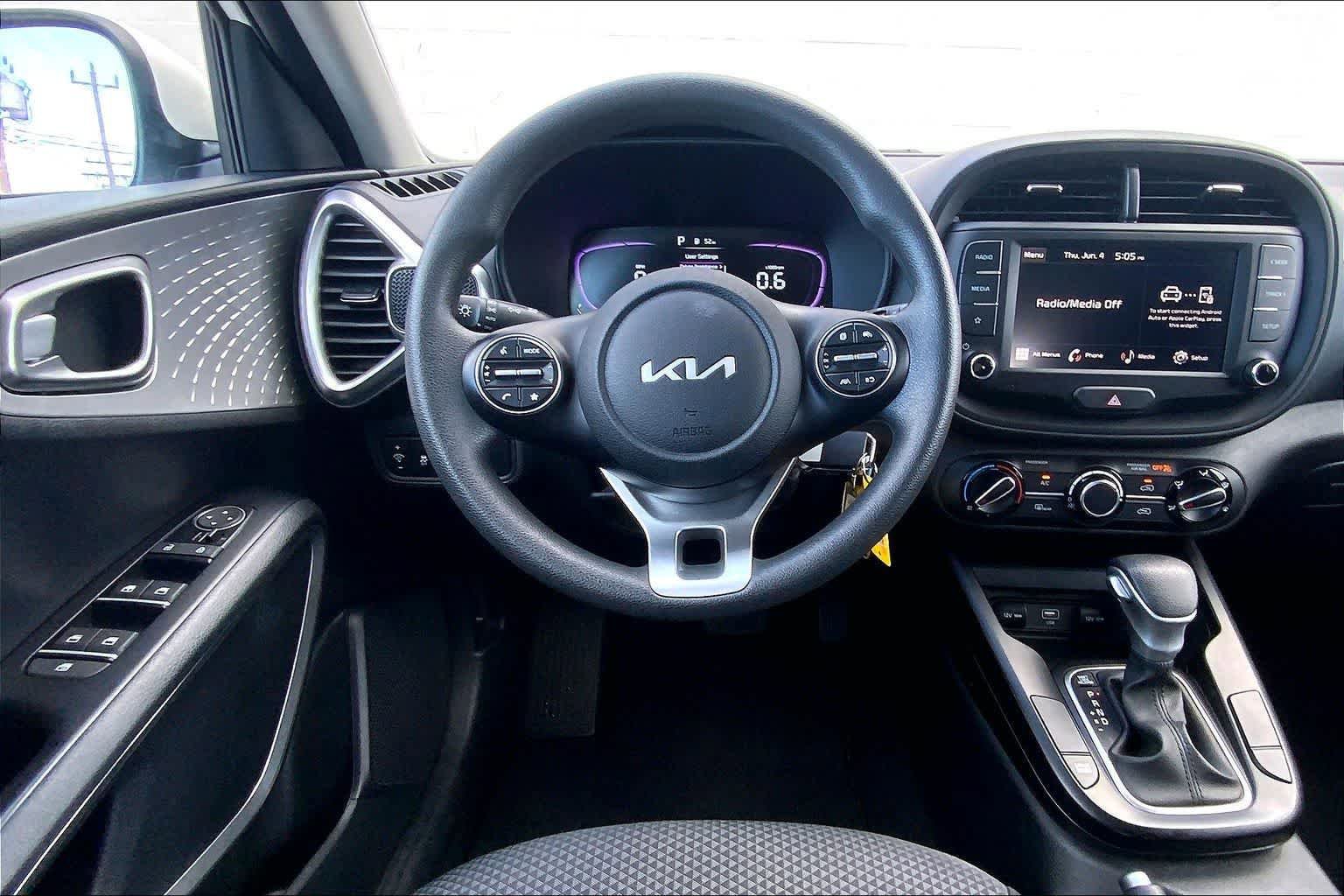 Used 2025 Kia Soul LX w/ LX Technology Package FWD image 14