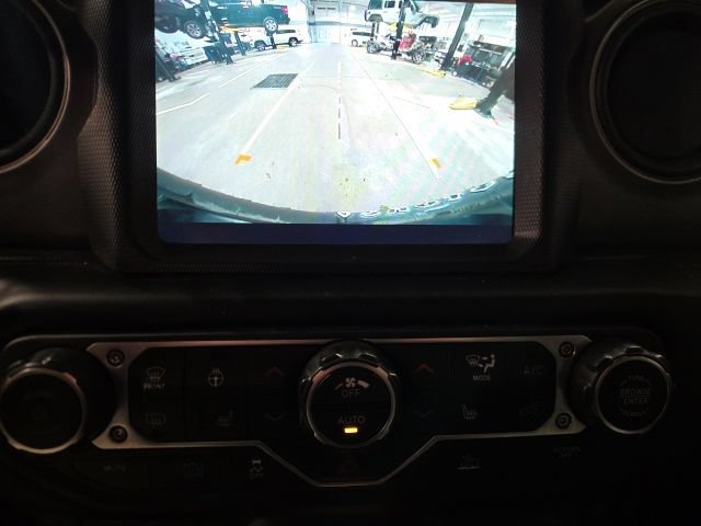 Used 2023 Jeep Wrangler Unlimited w/ Sun & Screen Package AWD/4WD image 16