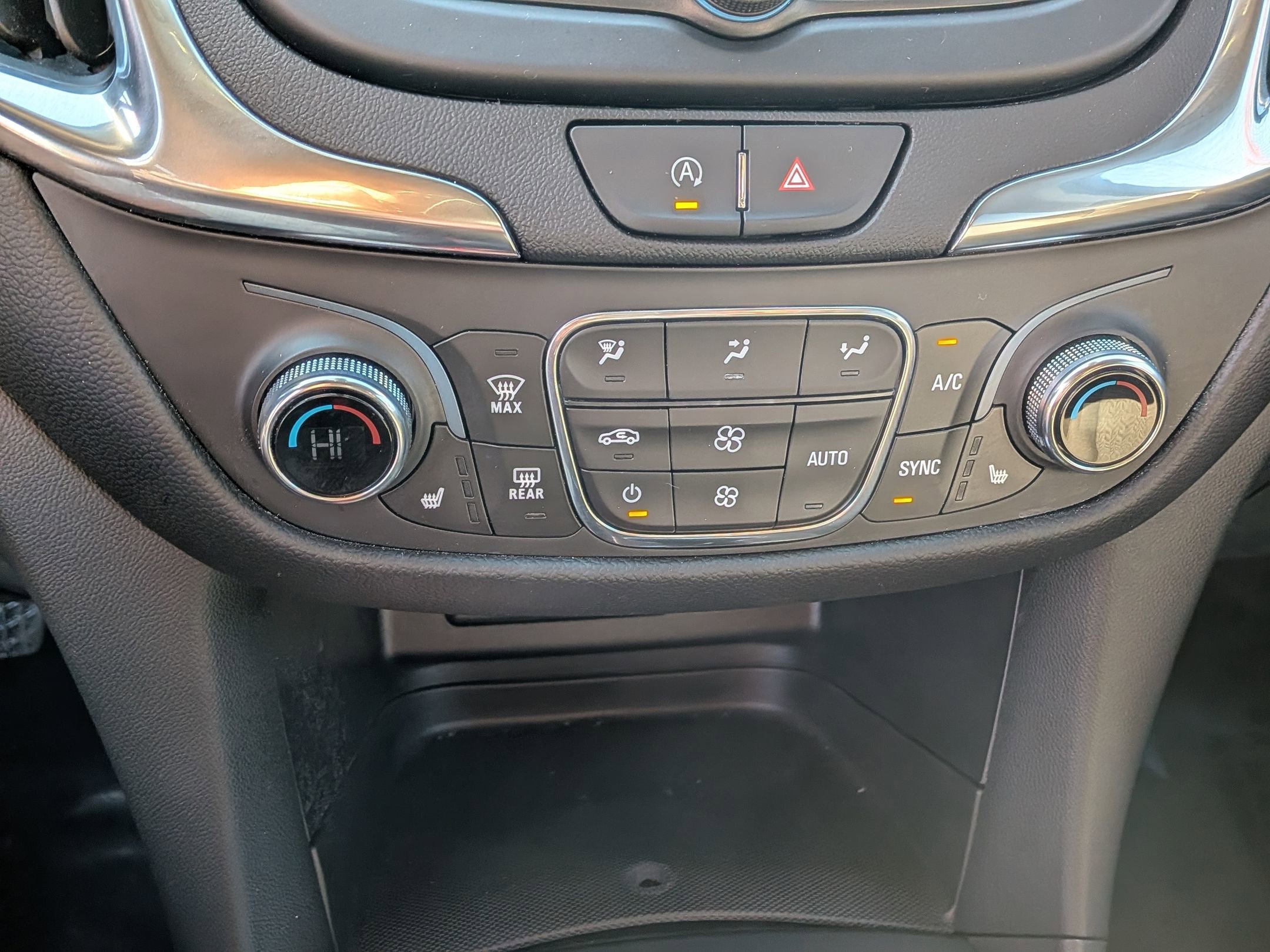 Used 2022 Chevrolet Equinox LT w/ Driver Convenience Package image 30