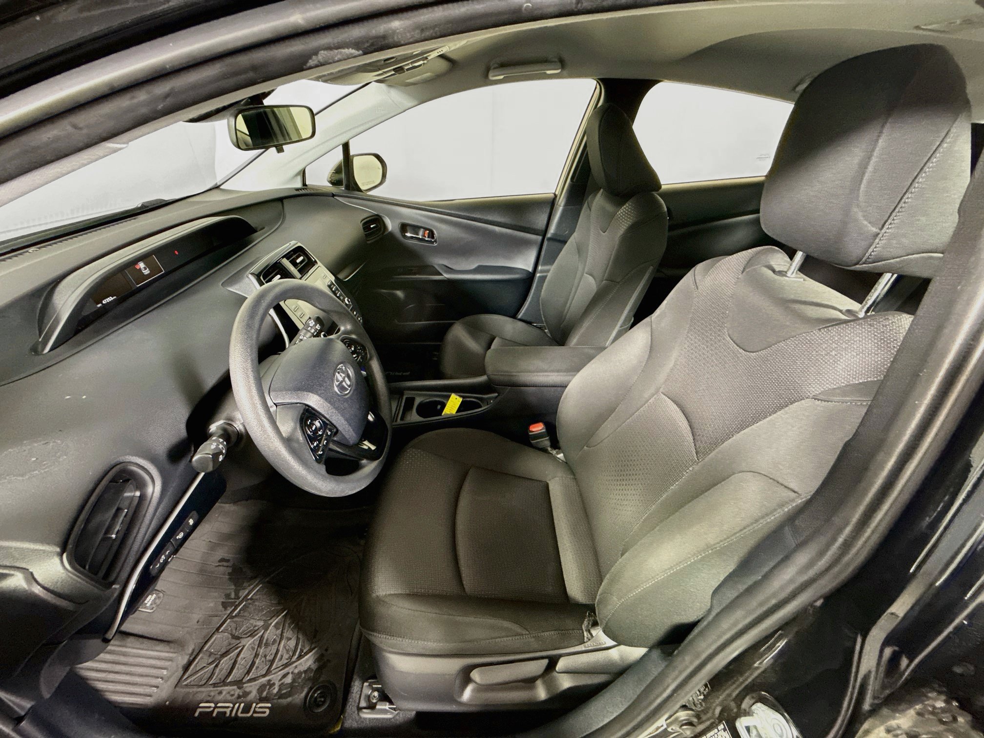 Certified 2021 Toyota Prius LE AWD/4WD image 11
