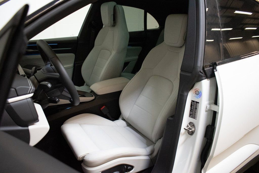 Used 2025 Porsche Macan 4S Electric image 5