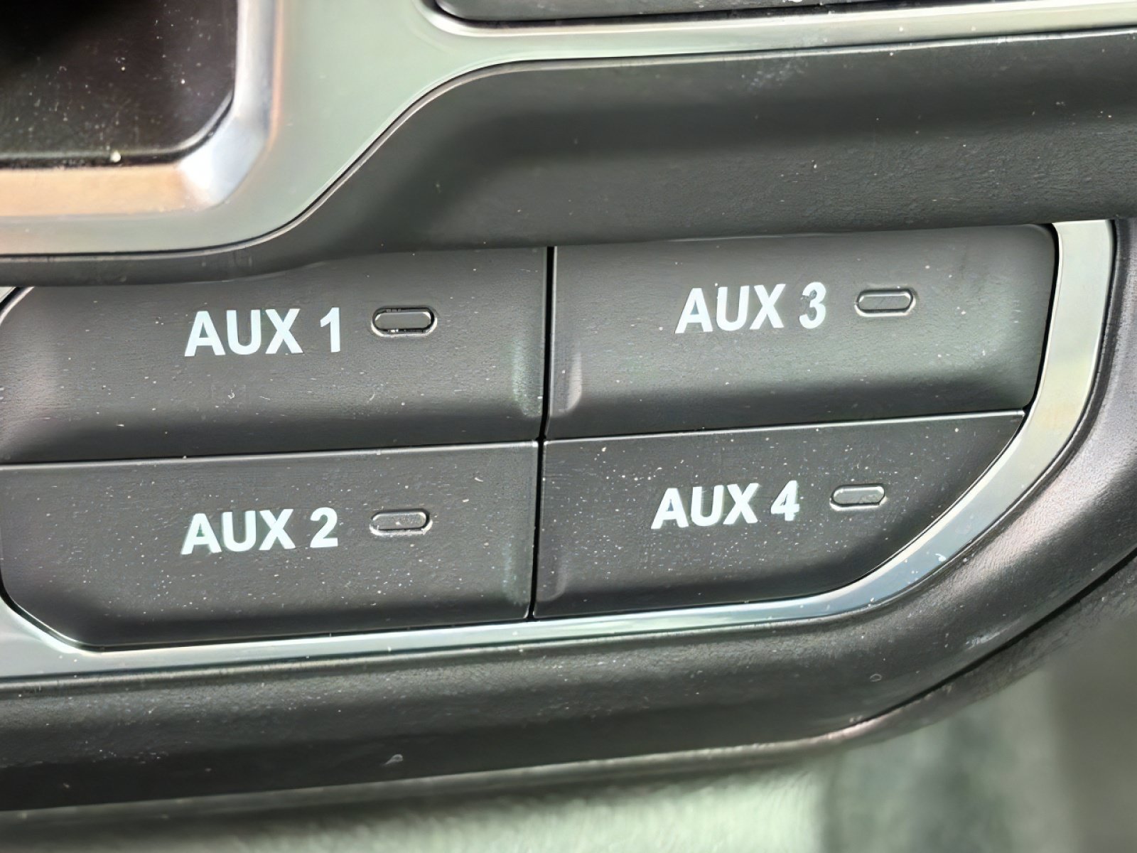 Certified 2025 Jeep Gladiator Mojave w/ Convenience Group AWD/4WD image 32