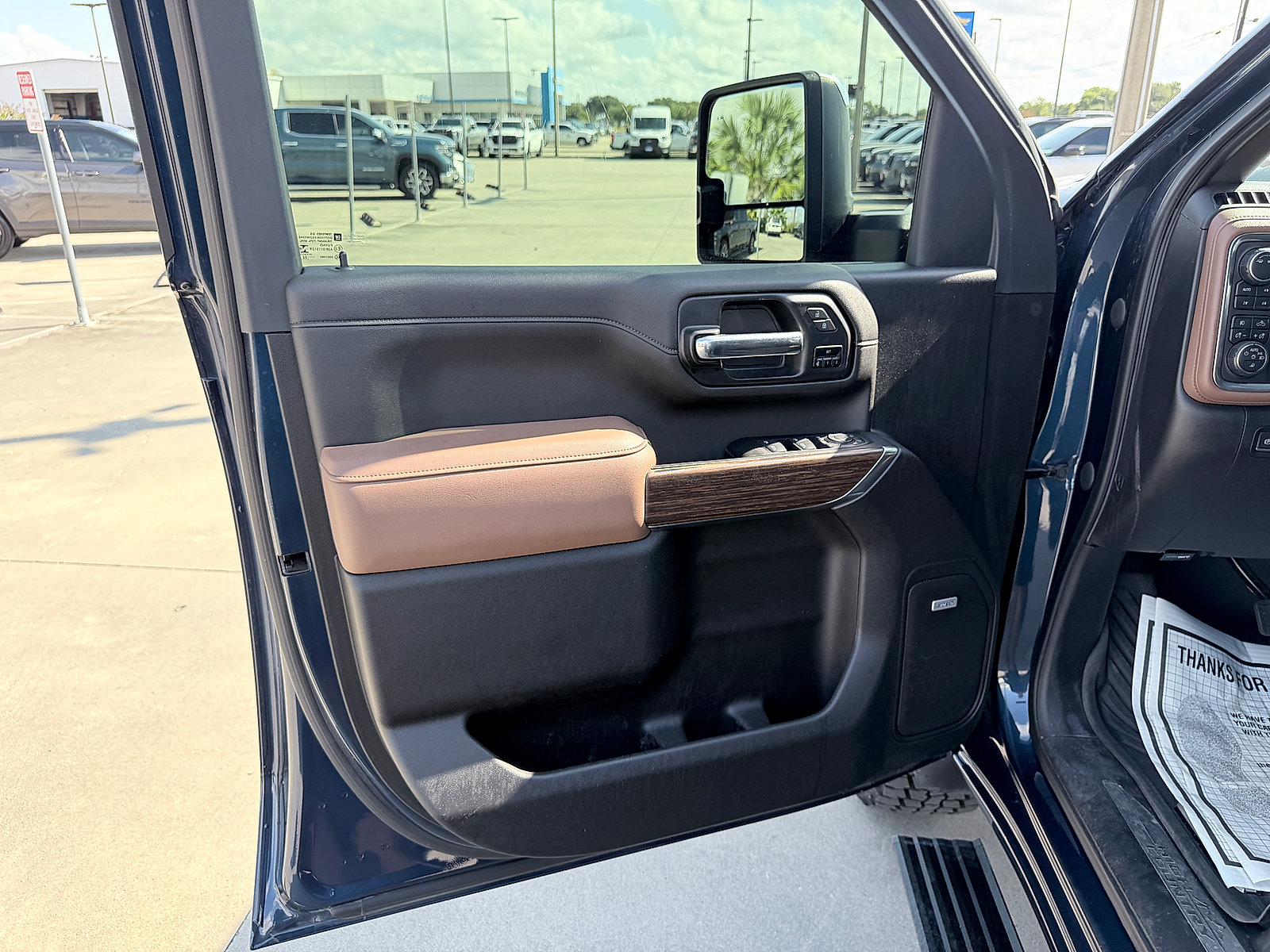 Used 2022 Chevrolet Silverado 2500 High Country w/ Technology Package AWD/4WD image 22