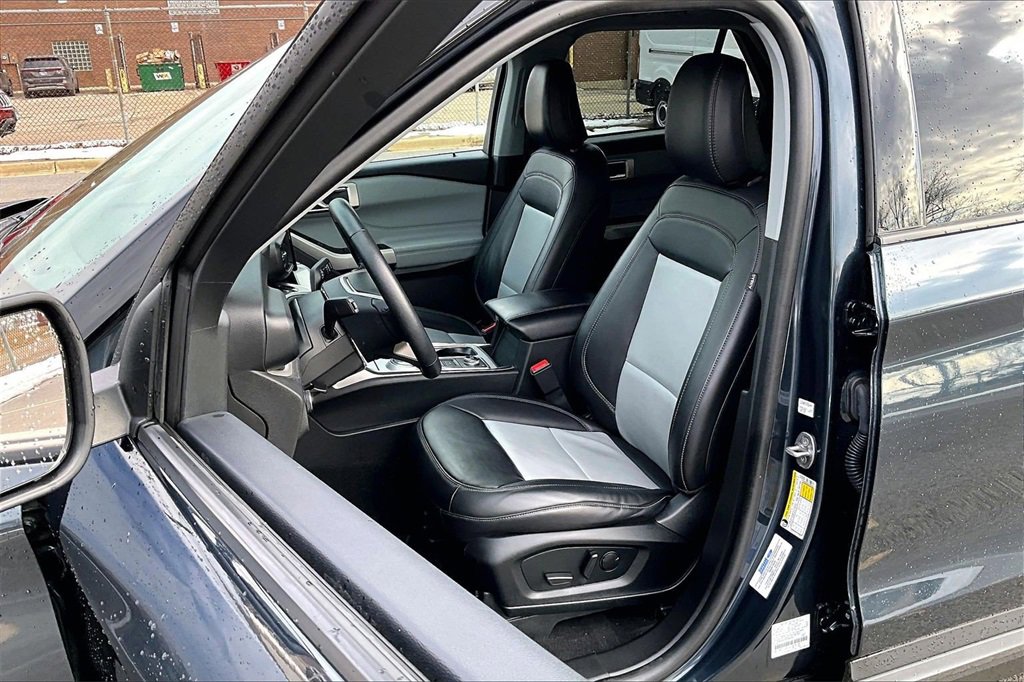 Used 2023 Ford Explorer XLT w/ Equipment Group 202A image 24