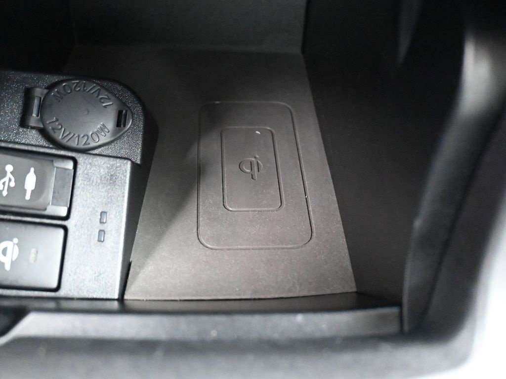 Used 2016 Toyota Camry XLE image 24