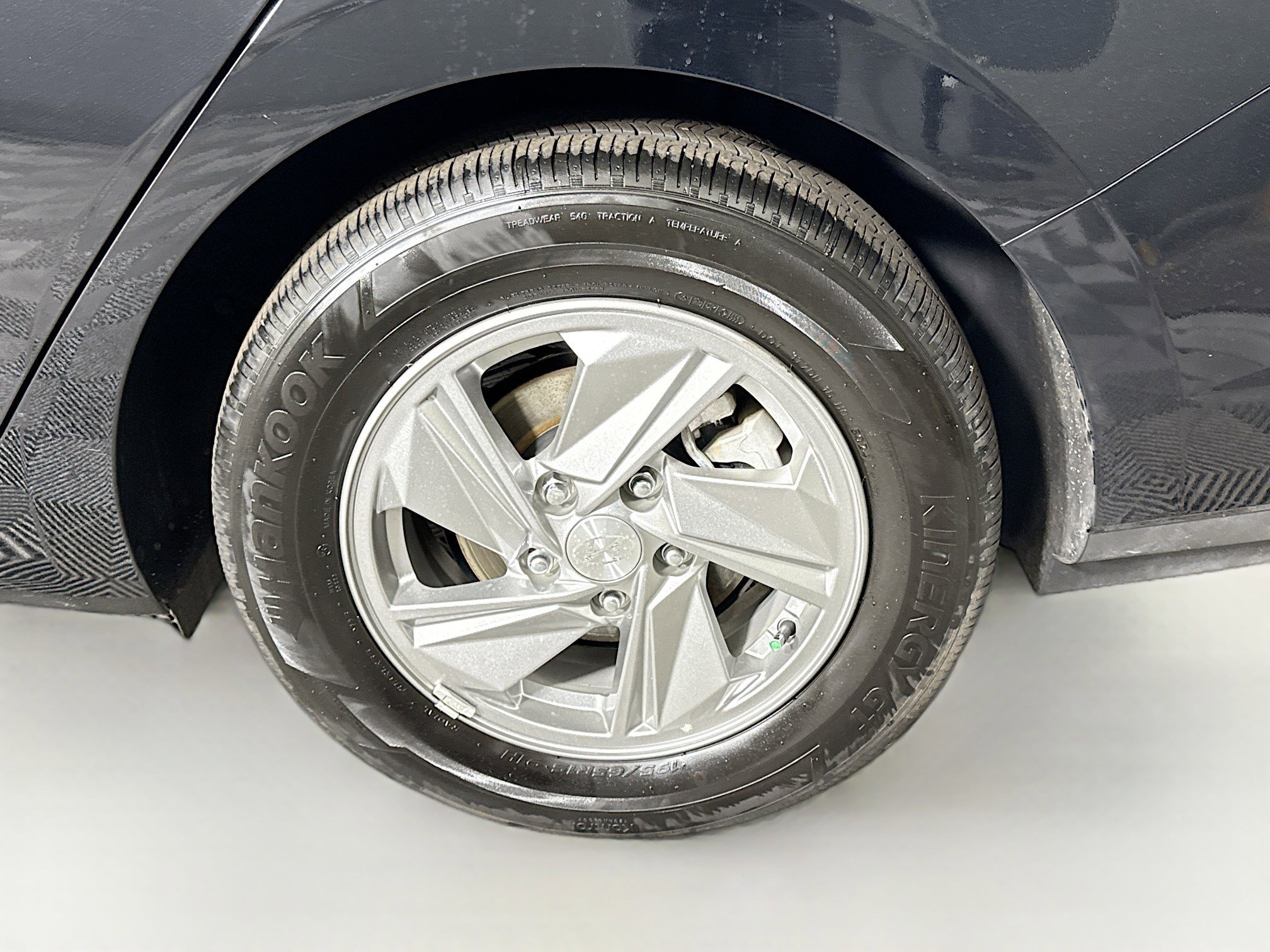 Used 2025 Hyundai Elantra SE image 36