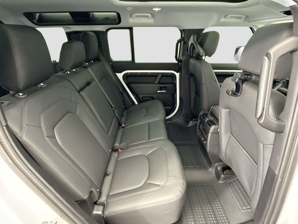 Used 2025 Land Rover Defender 110 S image 21