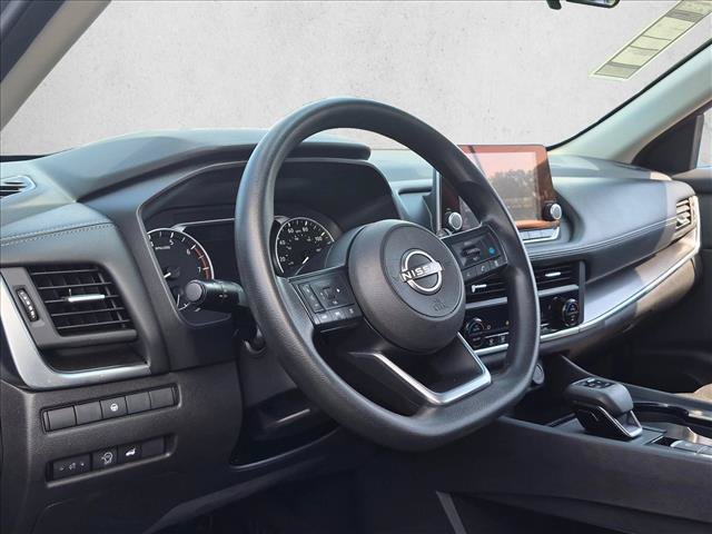 Used 2024 Nissan Rogue SV AWD/4WD image 10