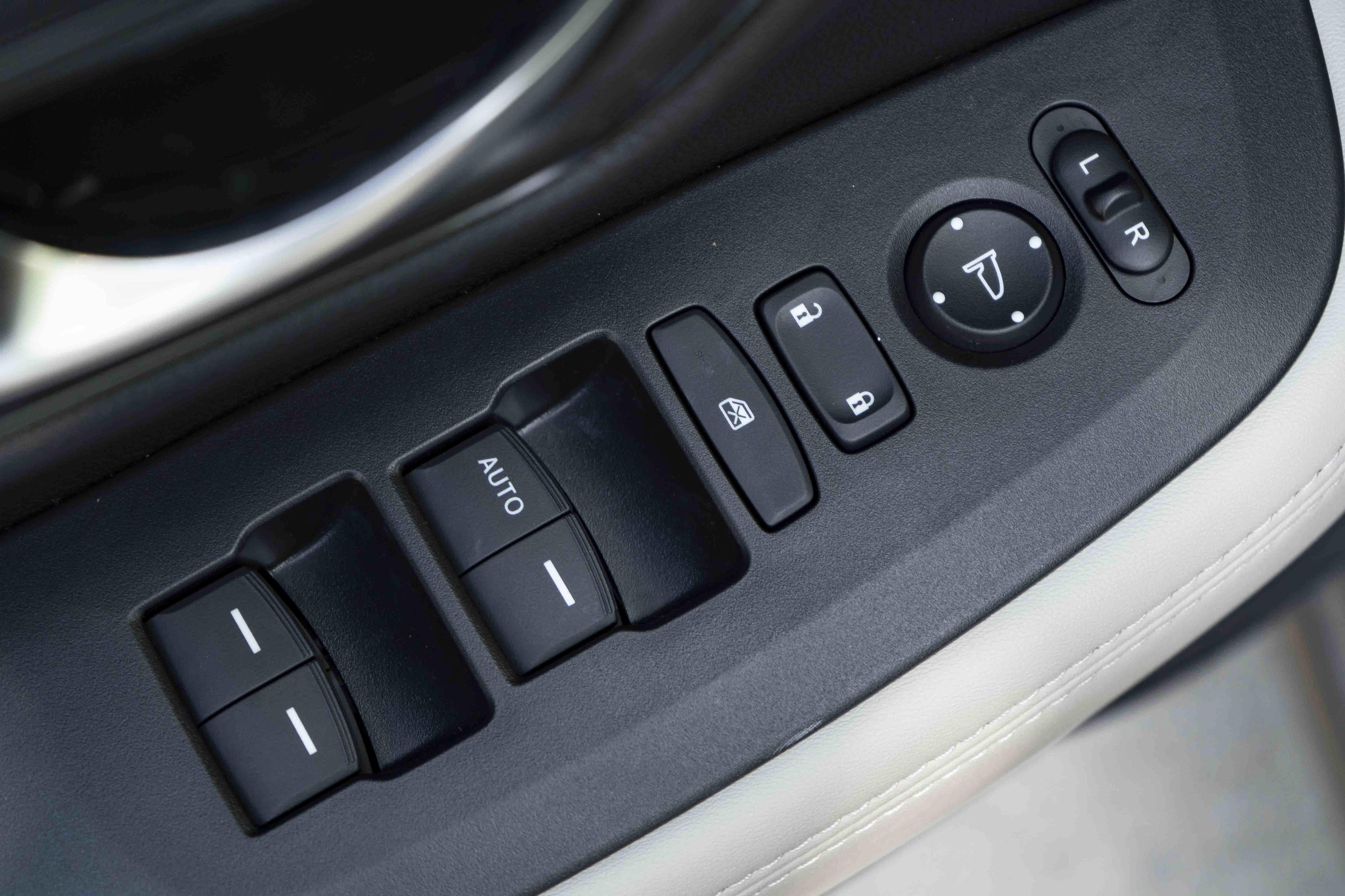 Certified 2026 Honda HR-V LX image 38
