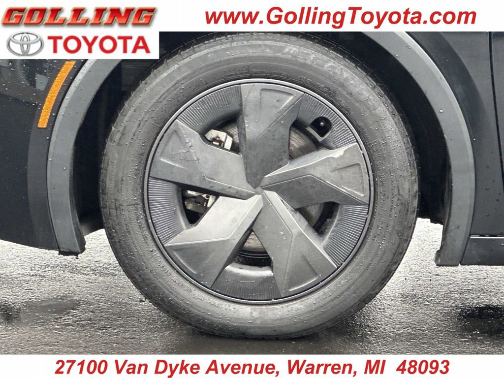 Used 2023 Toyota Prius LE image 9