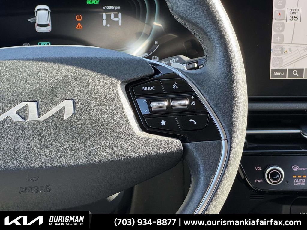 Used 2023 Kia Niro EX Touring image 9