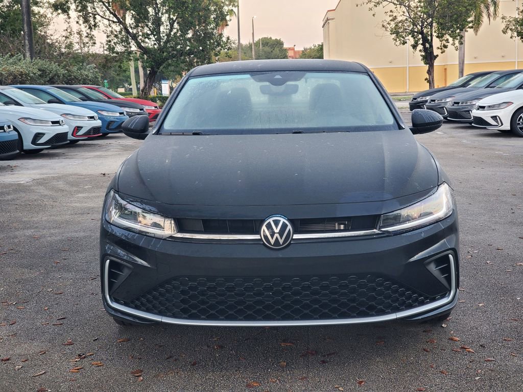 New 2025 Volkswagen Jetta SE image 2