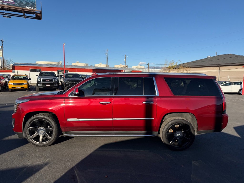 Used 2017 Cadillac Escalade ESV Luxury image 3