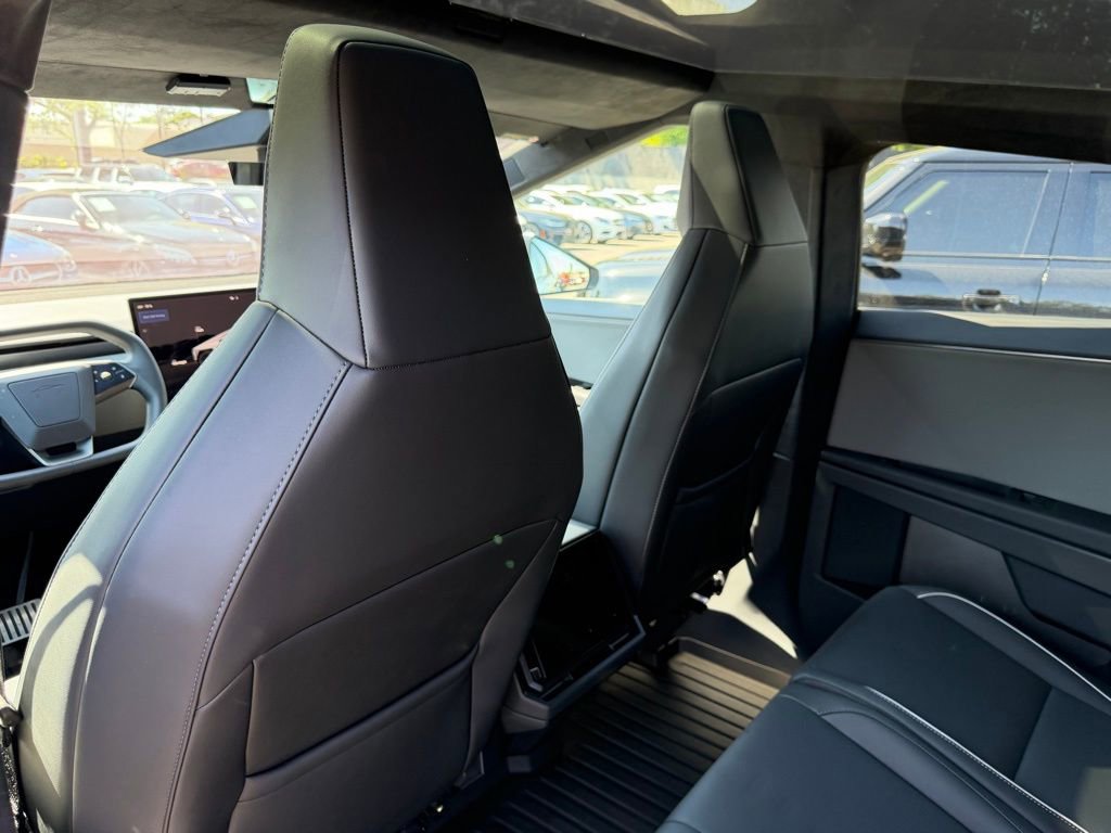 Used 2025 Tesla Cybertruck AWD Crew Cab image 22