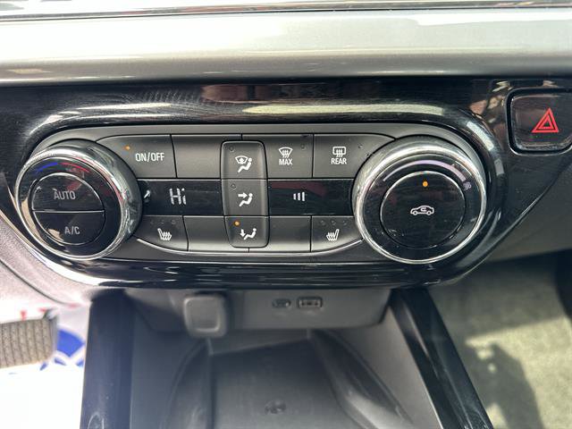 Used 2025 Chevrolet Trax LT w/ Sunroof Package FWD image 17