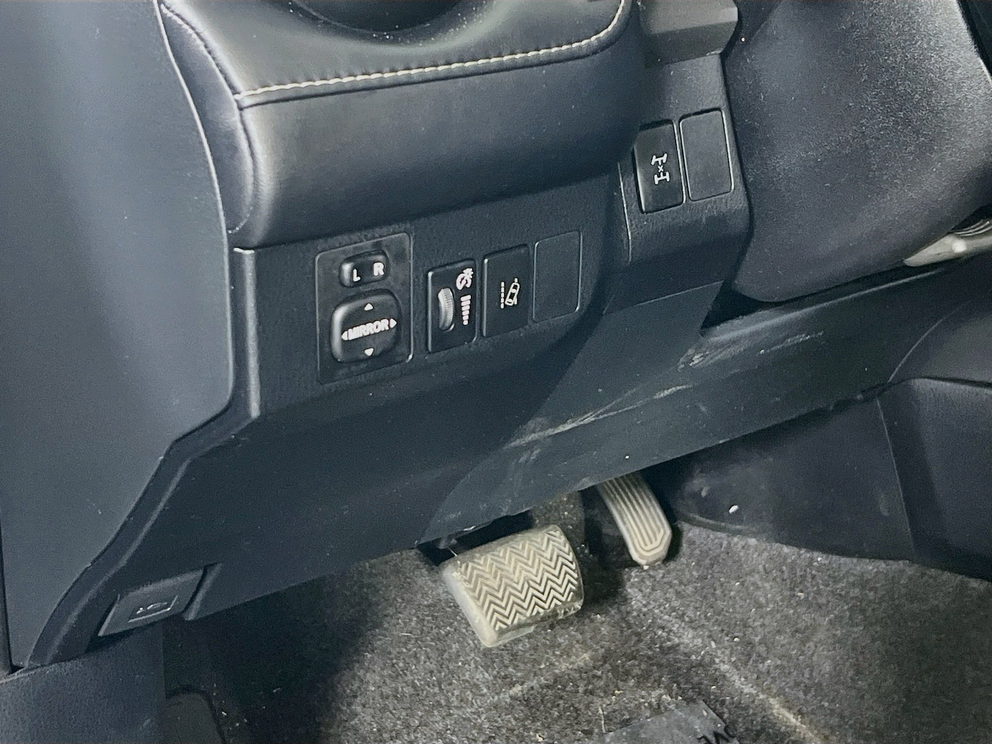 Used 2018 Toyota RAV4 XLE w/ Plus Extra Value Package AWD/4WD image 10