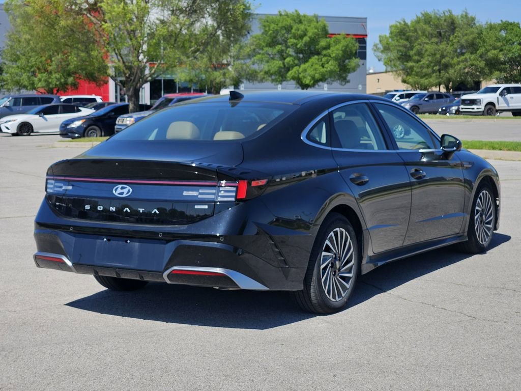 Used 2025 Hyundai Sonata Limited image 4