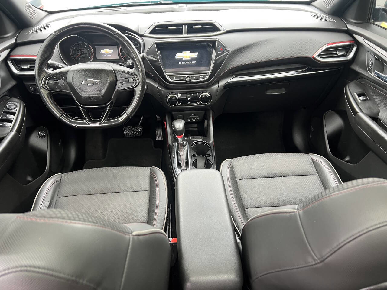 Used 2021 Chevrolet TrailBlazer RS w/ Sun and Liftgate Package AWD/4WD image 17