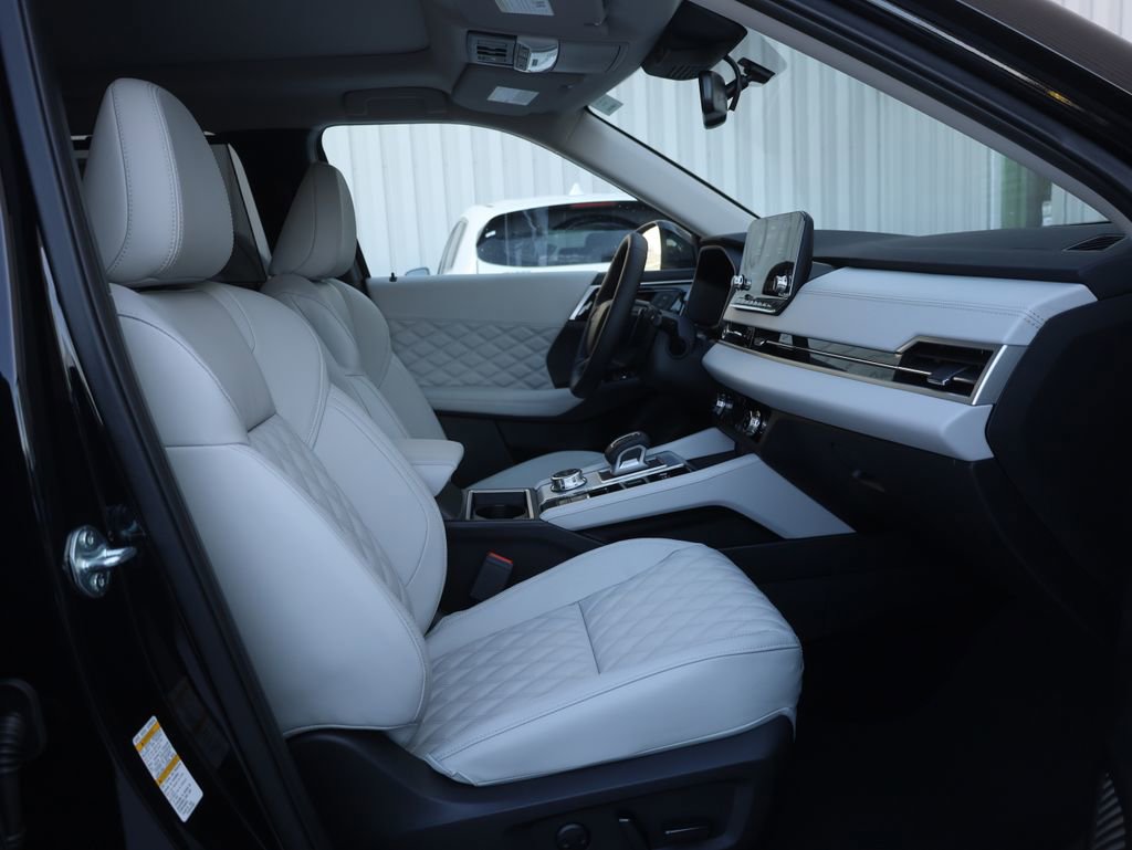 New 2025 Mitsubishi Outlander SEL image 18